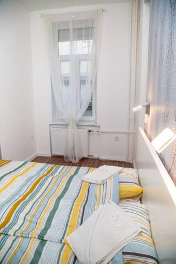 Hi-Bp Design Home Apartments In The Heart Of Будапеща Екстериор снимка